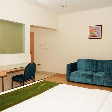 Oyster Suites Hyderabad Exterior foto