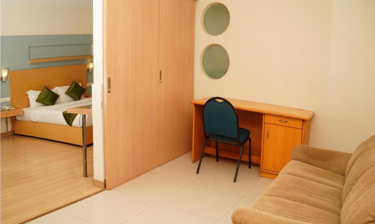 Oyster Suites Hyderabad Exterior foto