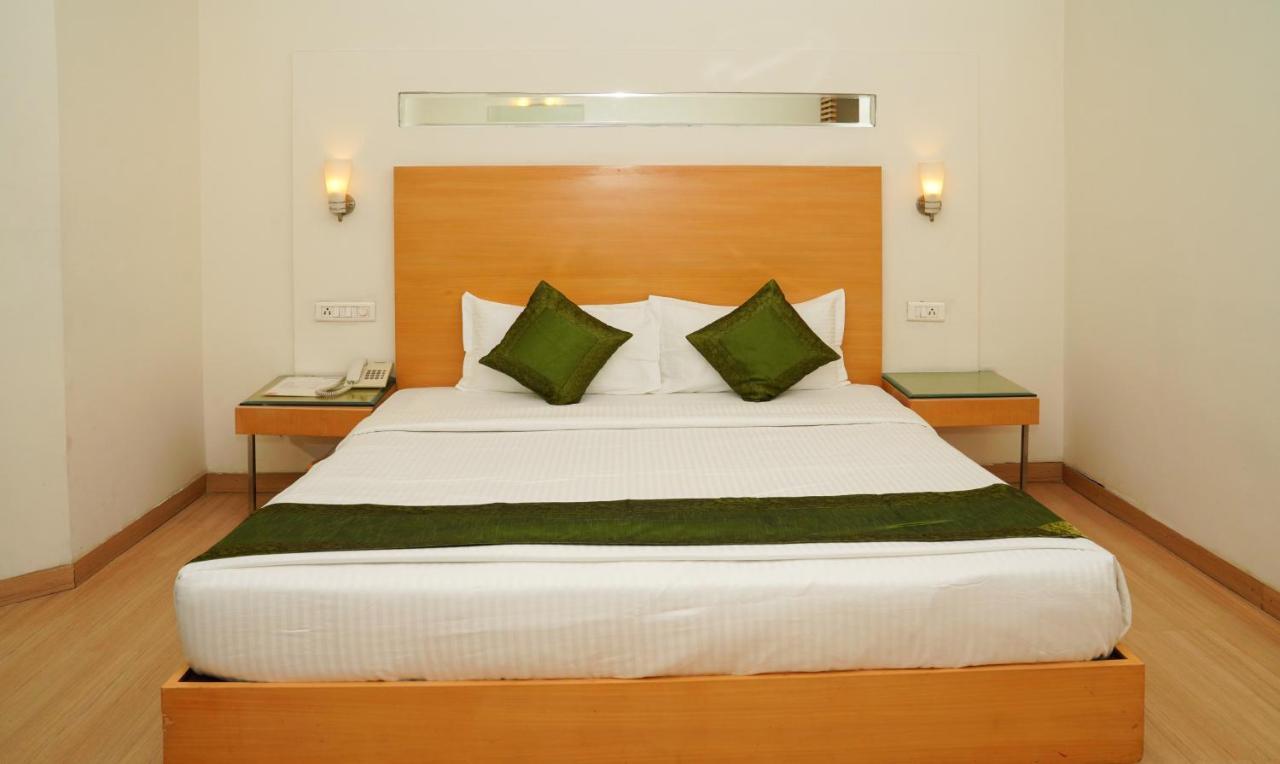 Oyster Suites Hyderabad Exterior foto